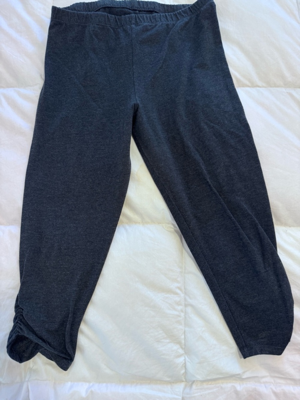 SO Women’s Charcoal Gray Capri Leggings with Gathered Hems